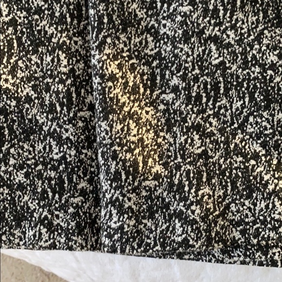 Banana Republic Black and White Skirt - Picture 5 of 5